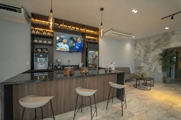 Lobby lounge