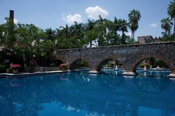 Exercise/lap pool