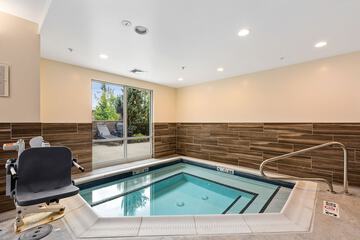 Indoor spa tub