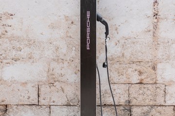 Electric vehicle charging station