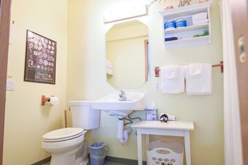 Bathroom sink