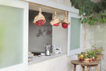 Poolside bar