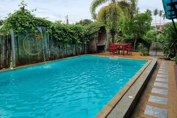 Pool waterfall