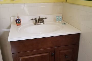 Bathroom sink