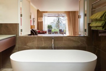Deep soaking bathtub
