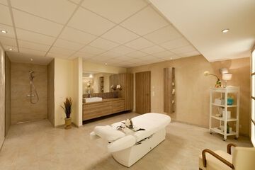 Private spa tub