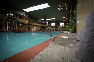 Indoor/outdoor pool
