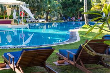 Poolside bar