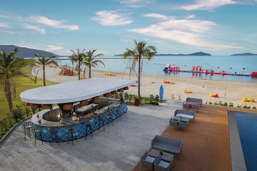 Poolside bar