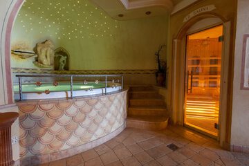 Indoor spa tub