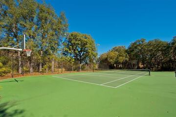 Tennis court