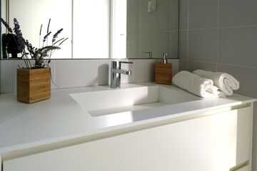 Bathroom sink