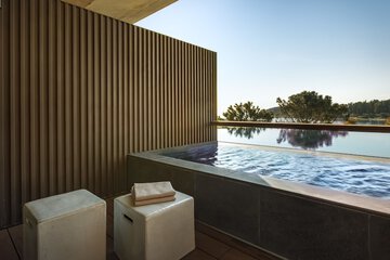 Private spa tub