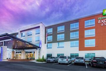 Holiday Inn Express & Suites Milledgeville by IHG