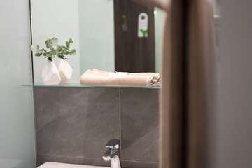 Bathroom sink