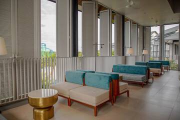 Lobby lounge