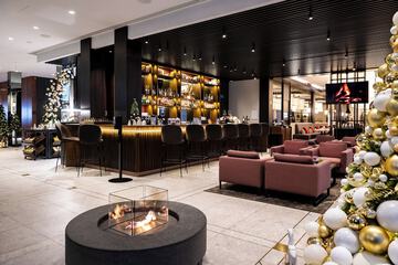 Lobby lounge