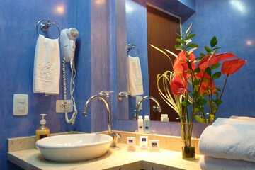 Bathroom sink