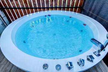 Jetted tub