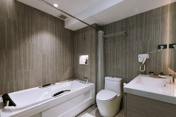 Jetted tub