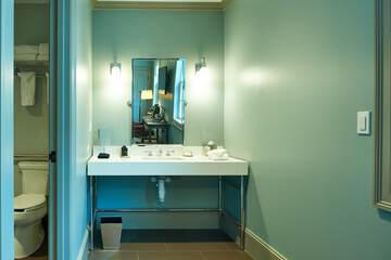 Bathroom sink
