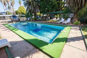 Indoor/outdoor pool
