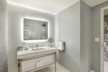 Room 52 of 94
