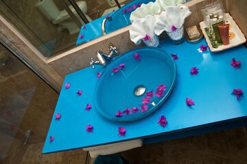 Bathroom sink