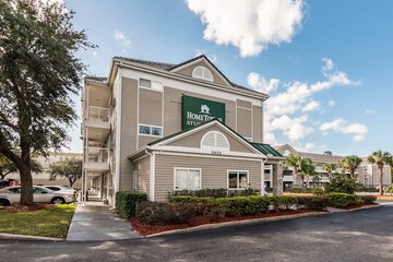 HomeTowne Studios by Red Roof Orlando South