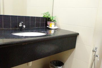 Bathroom sink