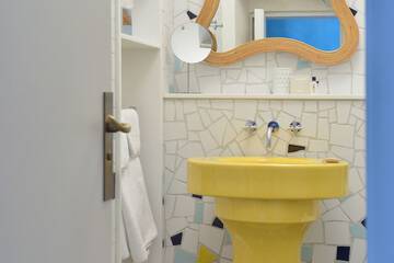 Bathroom sink