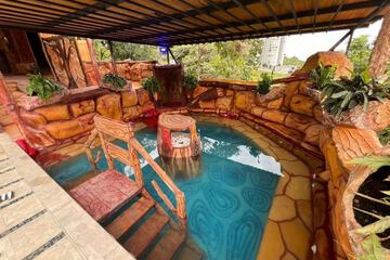 Pool waterfall