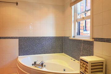 Jetted tub