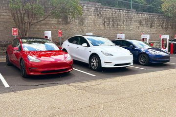 Electric vehicle charging station