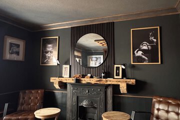 Lobby lounge
