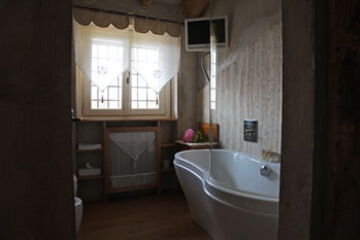 Deep Soaking Bathtub