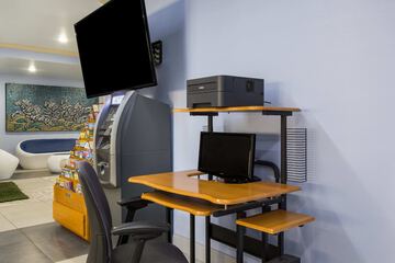 Business Center 33 of 36