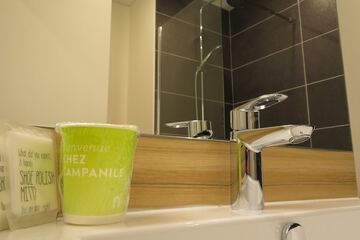 Bathroom sink
