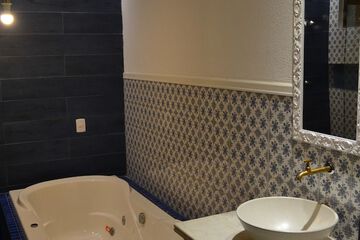 Deep soaking bathtub