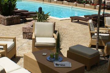 Poolside bar
