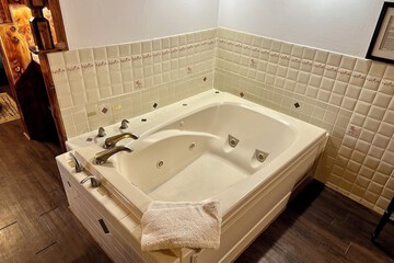 Jetted tub