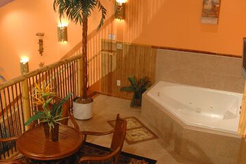 Deep soaking bathtub