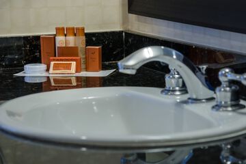 Bathroom amenities