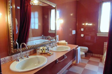 Bathroom sink
