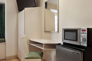 Room 30 of 41