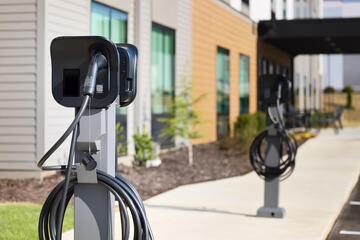 Electric vehicle charging station