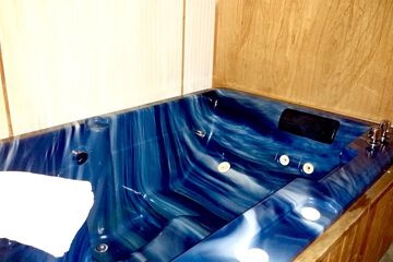 Jetted tub