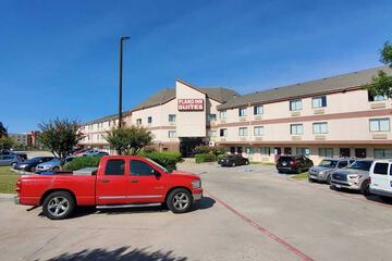 Plano Inn & Suites