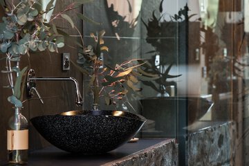 Bathroom sink