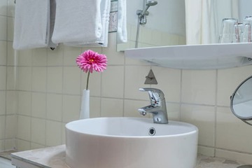 Bathroom sink